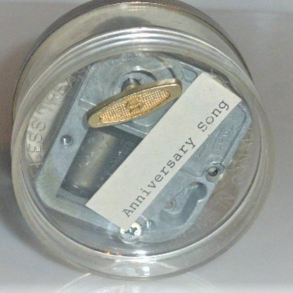 Timeless Treasures Vintage 50th Anniversary MUSIC BOX Anniversary Song - Picture 4 of 4